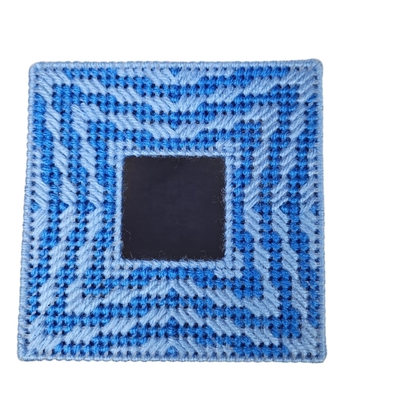 Handmade 3D Angel Fish & Coral Needlepoint Tissue Box Cover - Picture 3 of 5